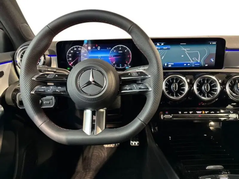 Mercedes-Benz Classe A nuova a Bologna (4)