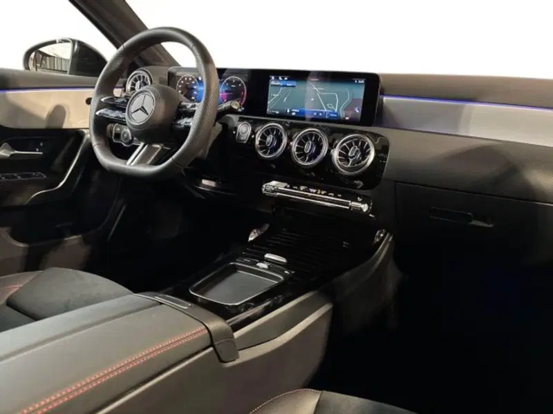 Mercedes-Benz Classe A nuova a Bologna (5)