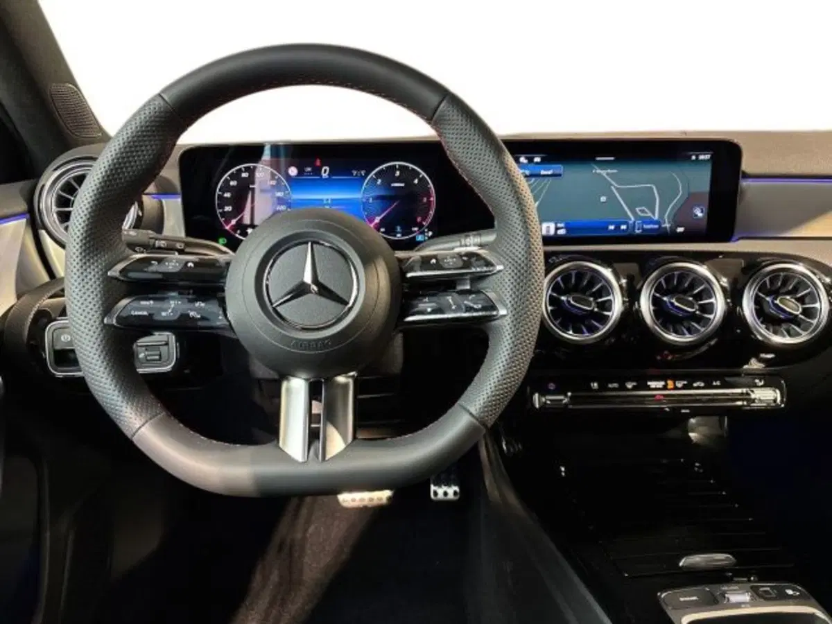 Mercedes-Benz Classe A nuova a Bologna (14)