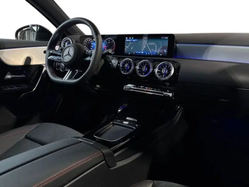 Mercedes-Benz Classe A nuova a Bologna (5)
