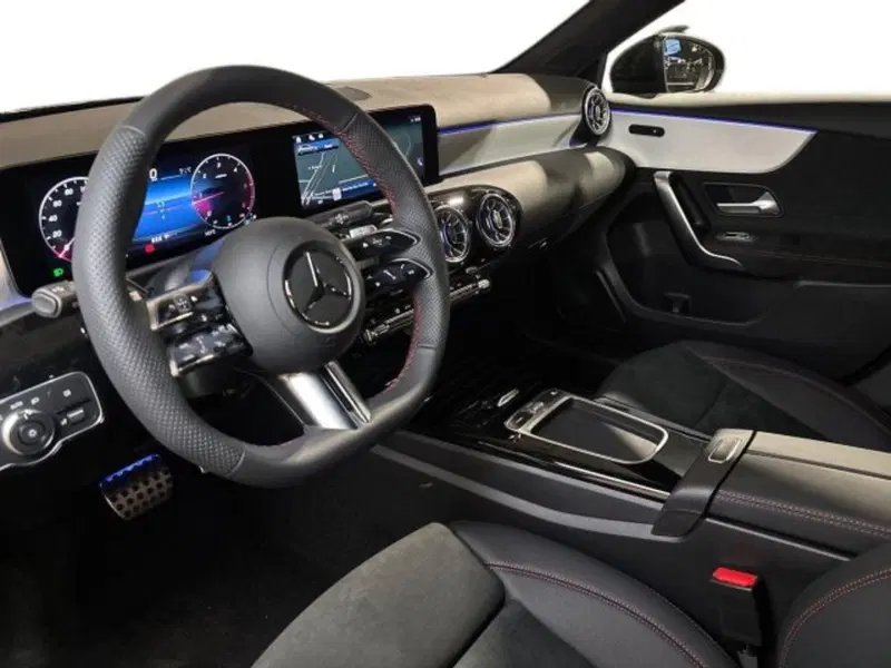 Mercedes-Benz Classe A nuova a Bologna (11)
