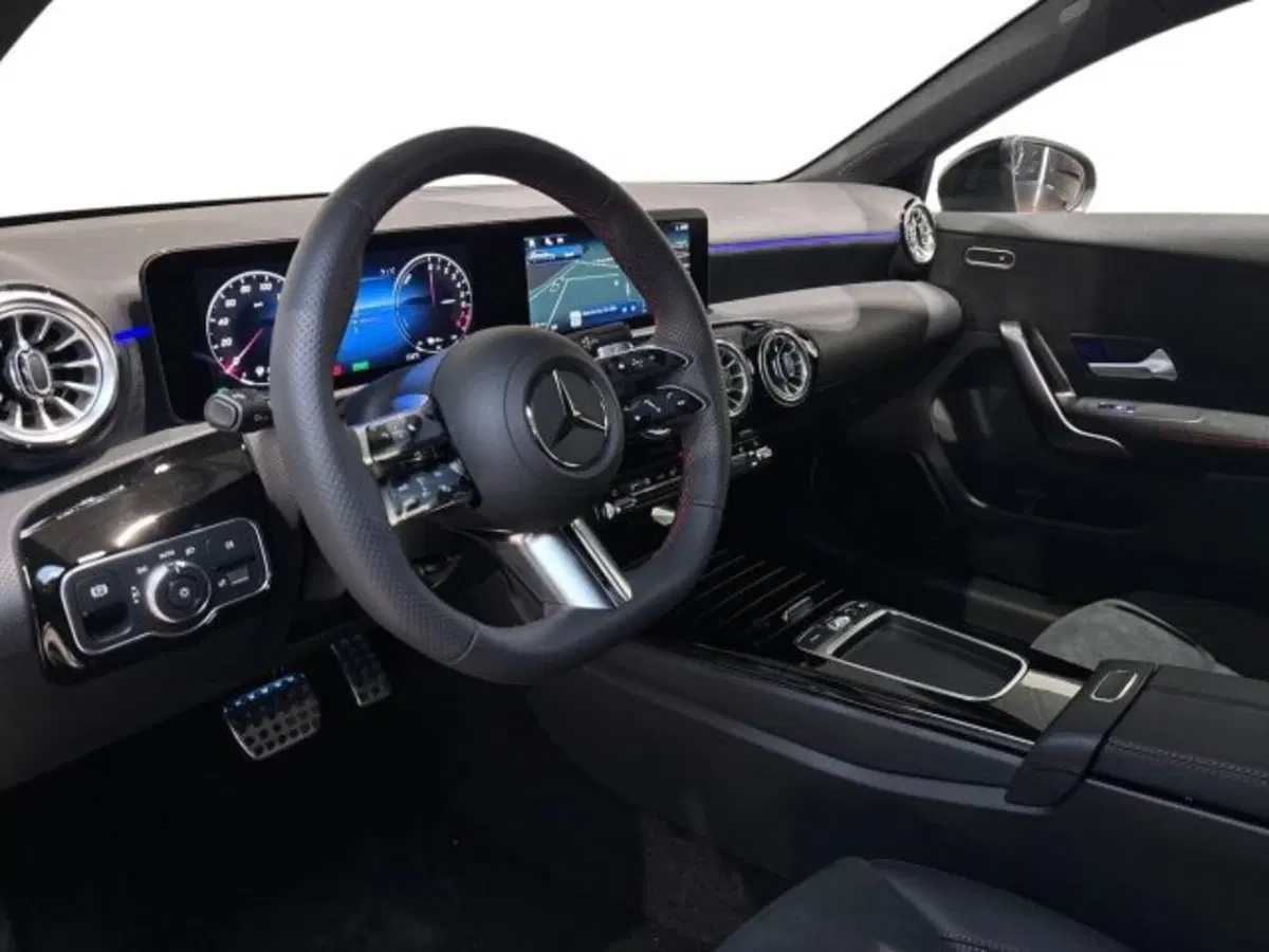 Mercedes-Benz Classe A Sedan nuova a Bologna (6)