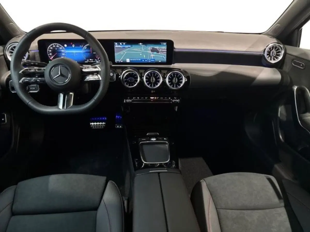 Mercedes-Benz Classe A Sedan nuova a Bologna (13)