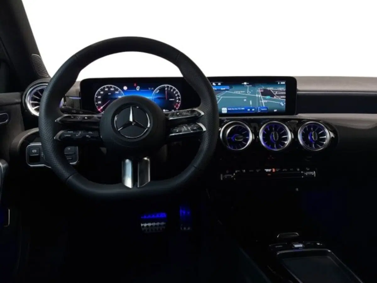 Mercedes-Benz Classe A Sedan nuova a Bologna (14)