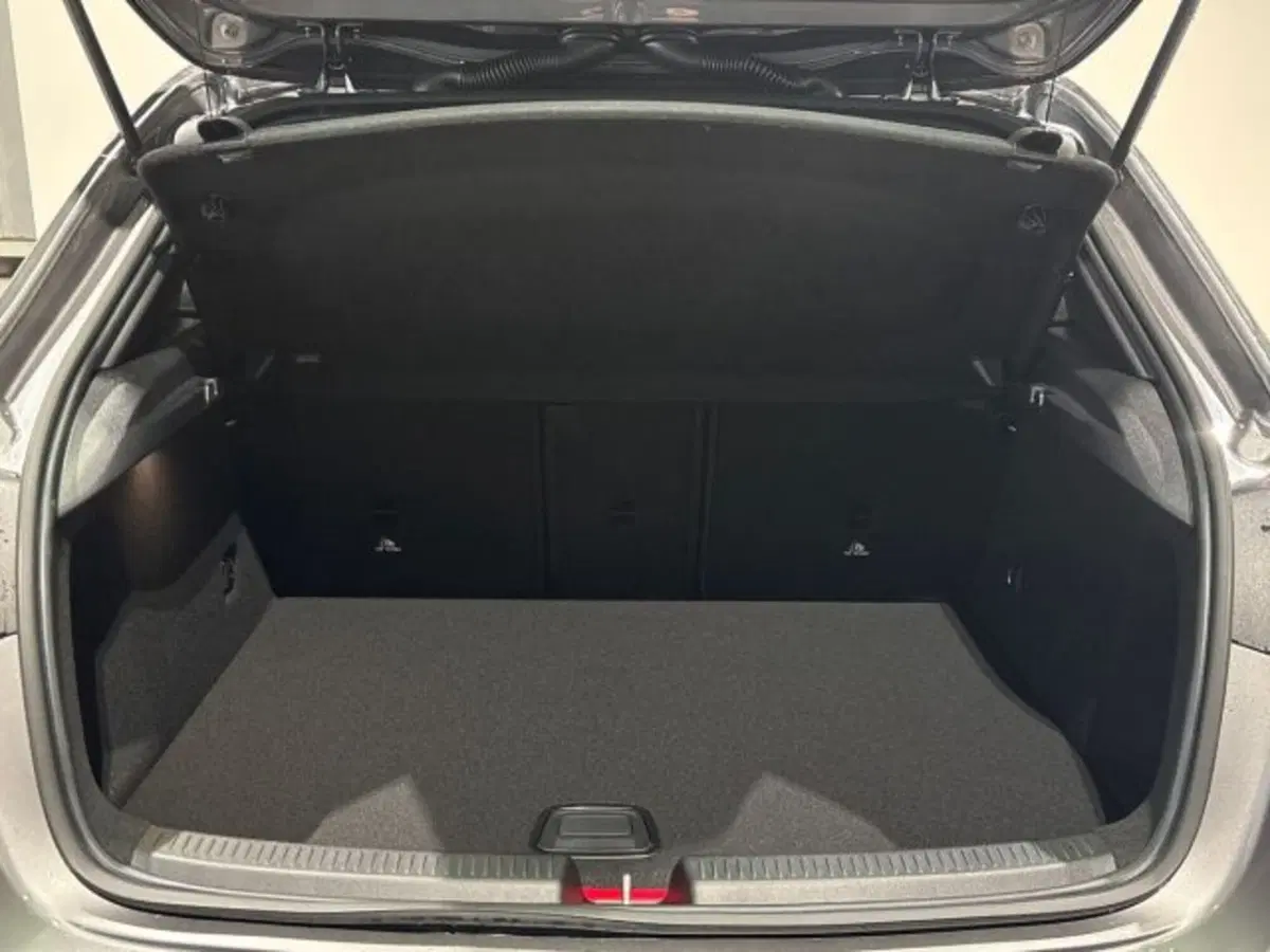 Mercedes-Benz Classe A Sedan nuova a Bologna (3)