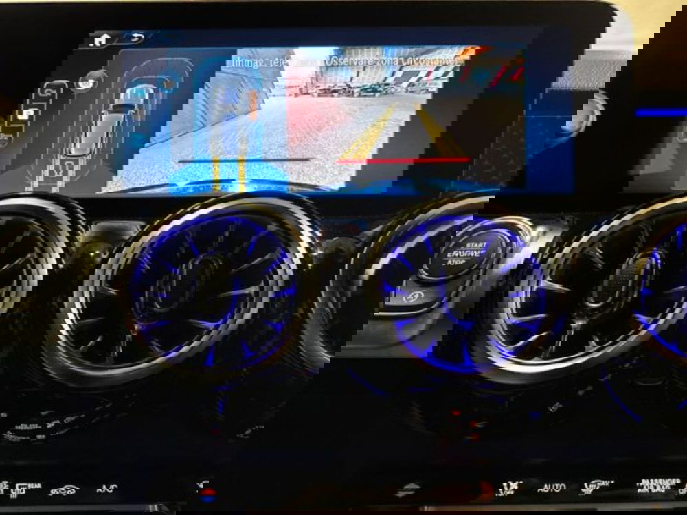 Mercedes-Benz GLB nuova a Bologna (12)