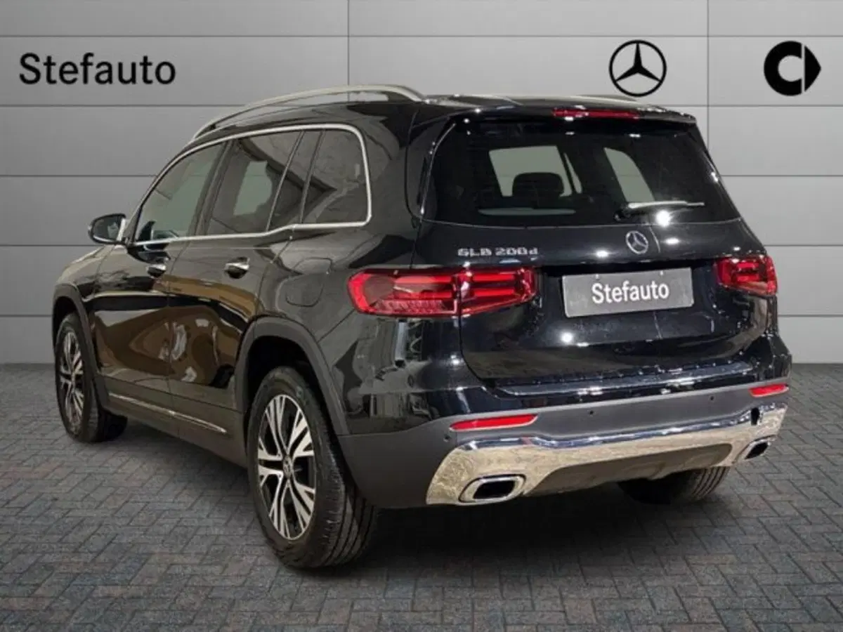 Mercedes-Benz GLB nuova a Bologna (5)
