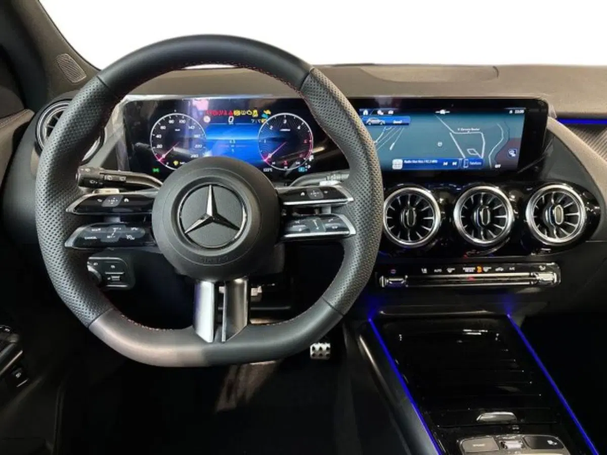 Mercedes-Benz GLA SUV nuova a Bologna (14)