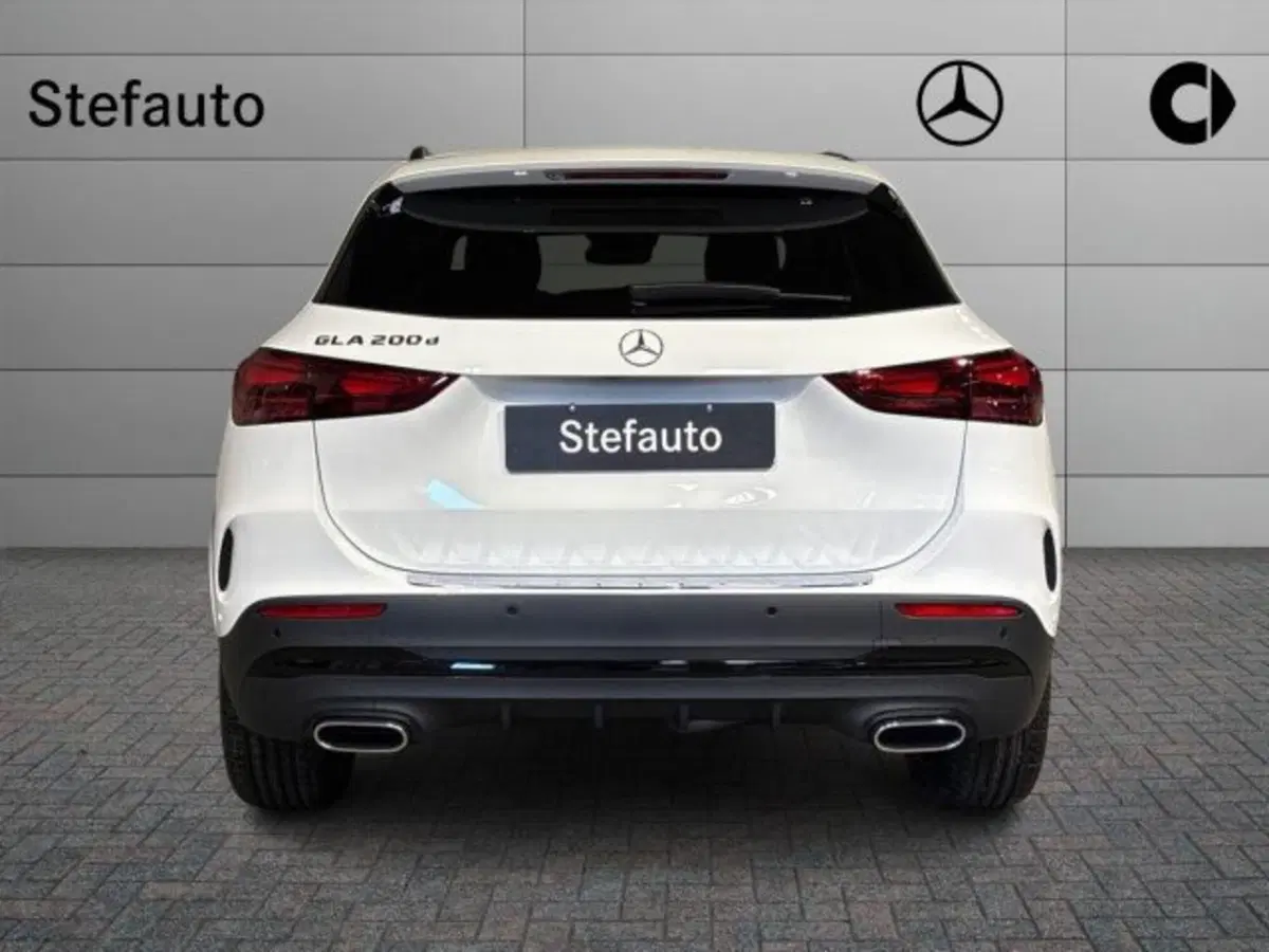 Mercedes-Benz GLA SUV nuova a Bologna (4)
