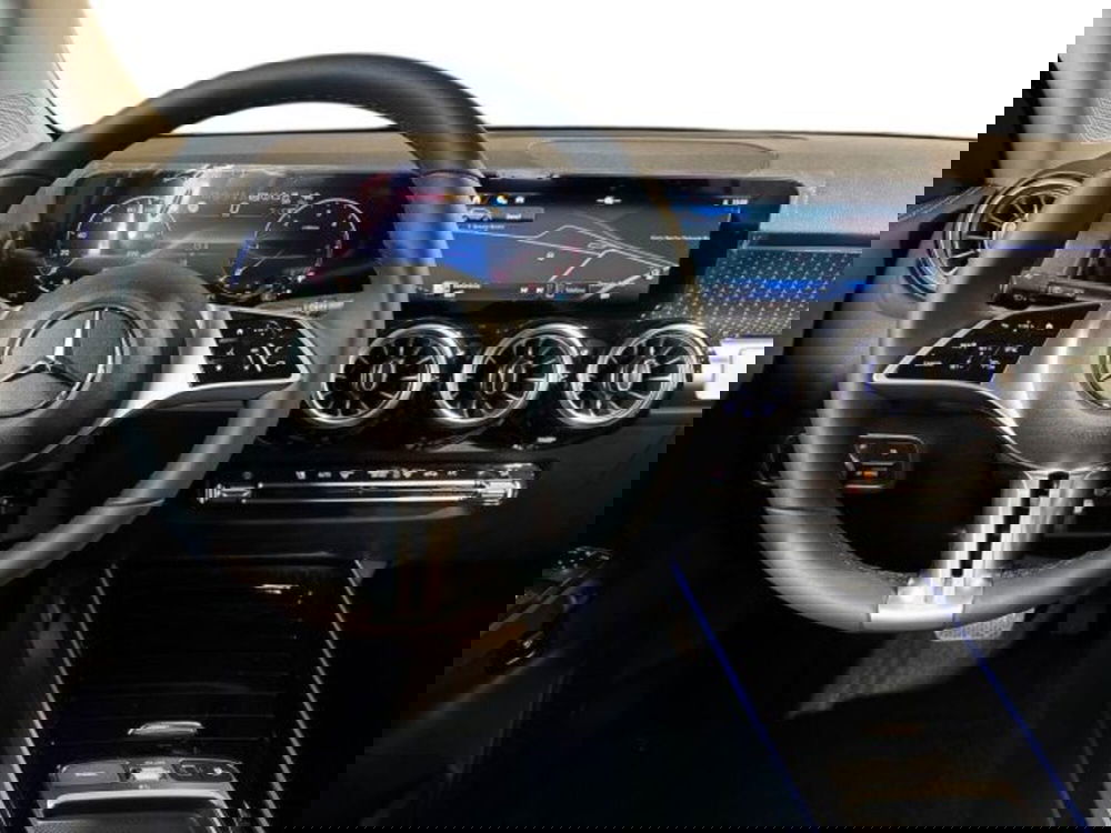 Mercedes-Benz GLB nuova a Bologna (14)