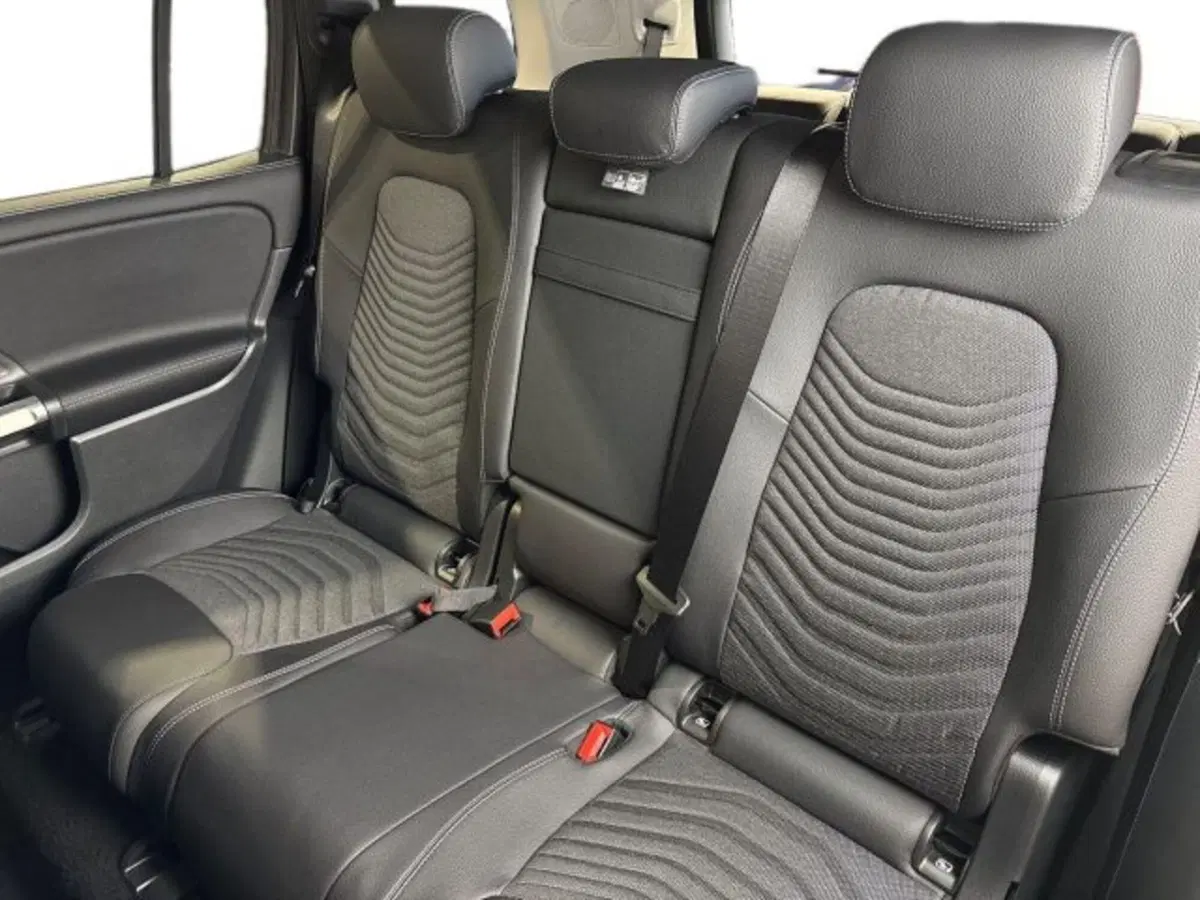 Mercedes-Benz GLB nuova a Bologna (9)