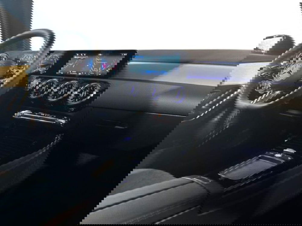 Mercedes-Benz Classe A nuova a Bologna (15)