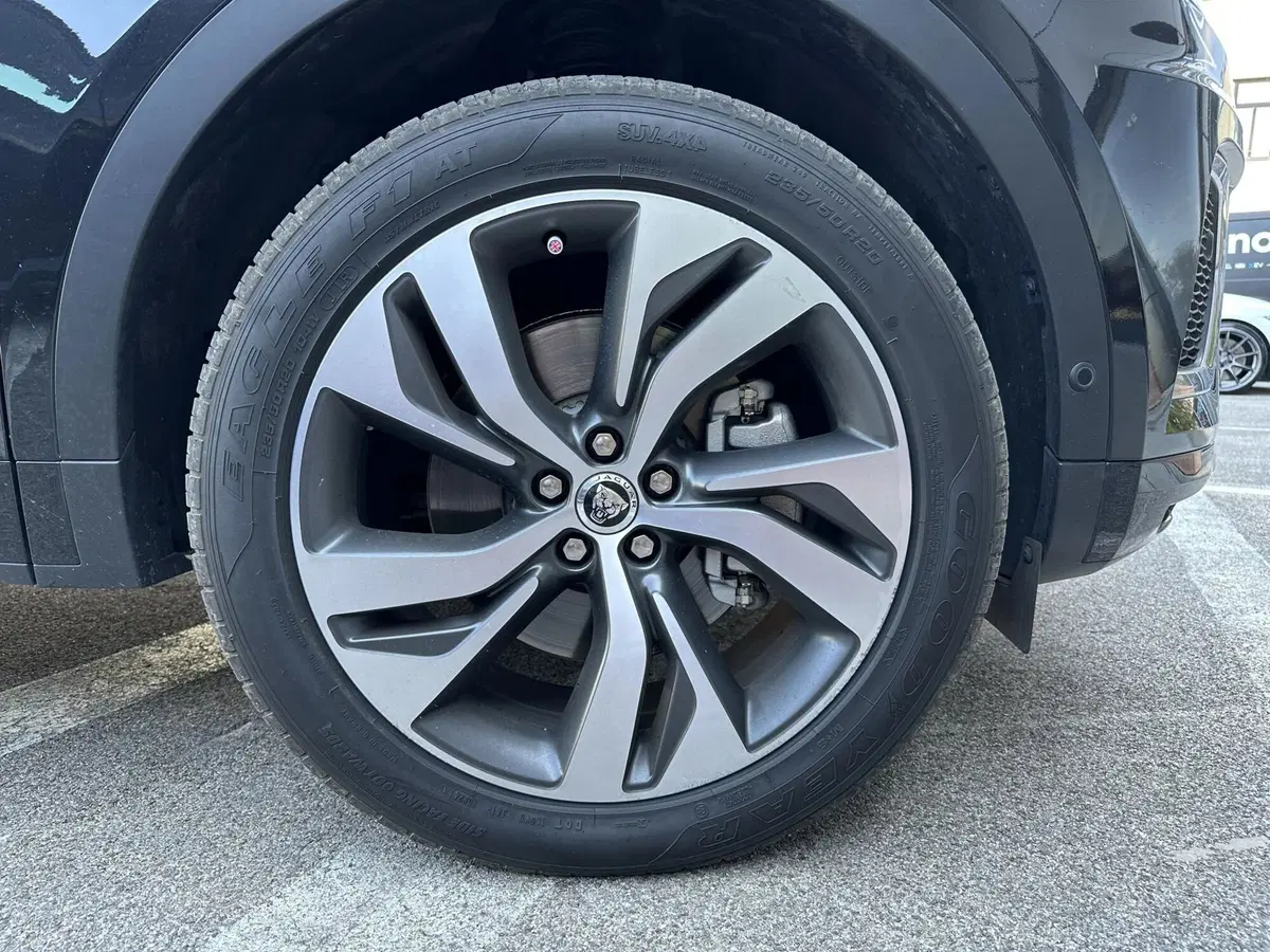 Jaguar E-Pace usata a Siena (9)