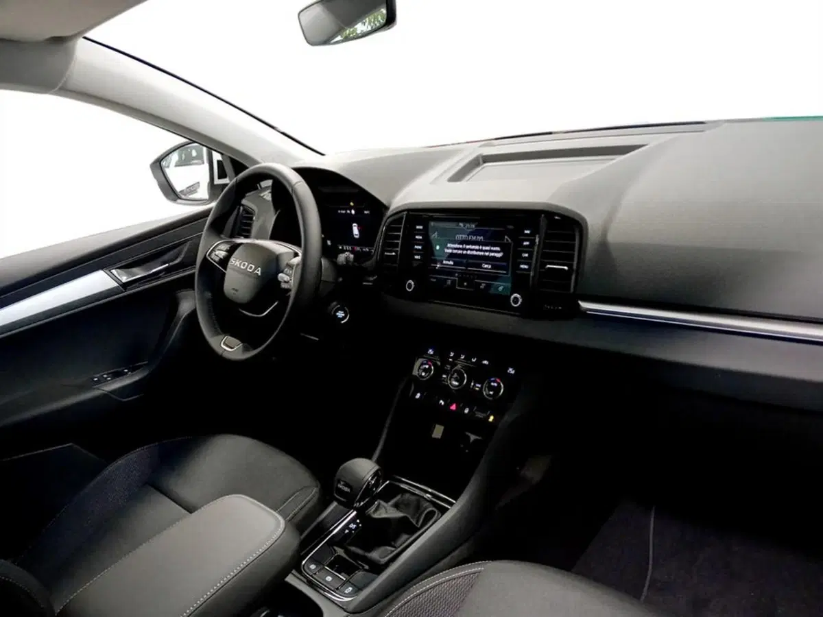 Skoda Karoq nuova a Piacenza (13)