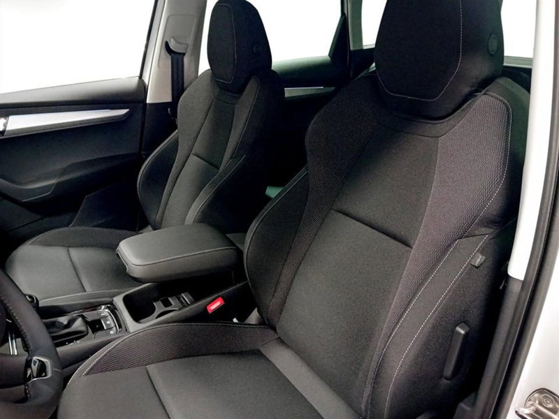 Skoda Karoq nuova a Piacenza (9)