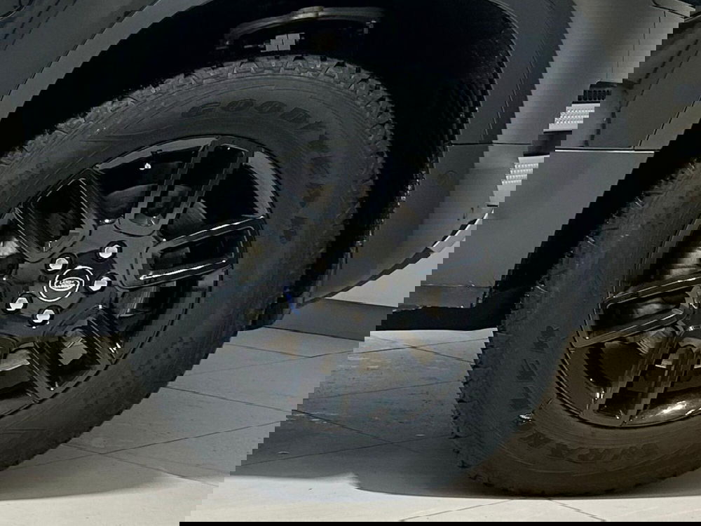 Land Rover Defender usata a Napoli (9)