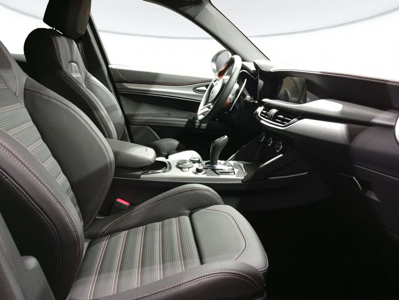 Alfa Romeo Stelvio nuova a Teramo (14)