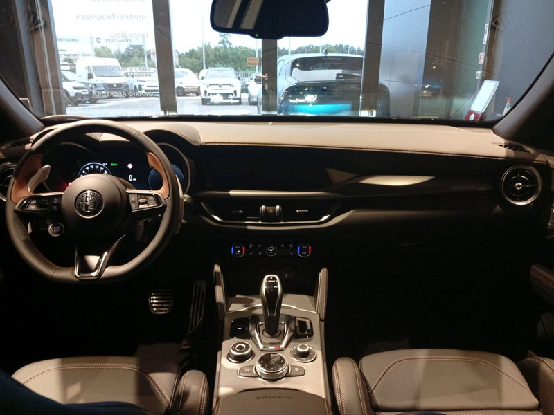 Alfa Romeo Stelvio nuova a Teramo (15)