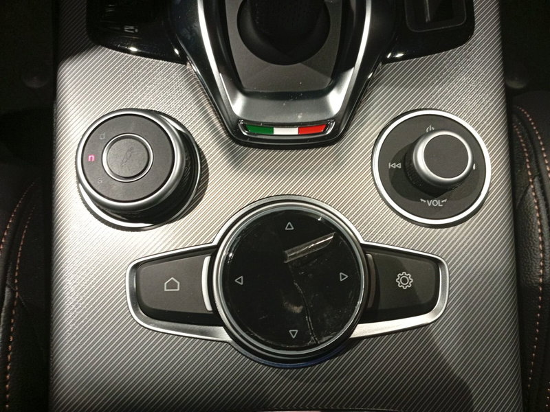 Alfa Romeo Stelvio nuova a Teramo (19)