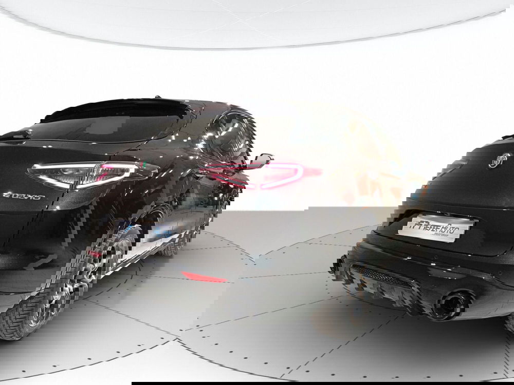 Alfa Romeo Stelvio nuova a Teramo (4)