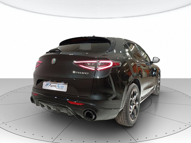 Alfa Romeo Stelvio nuova a Teramo (4)