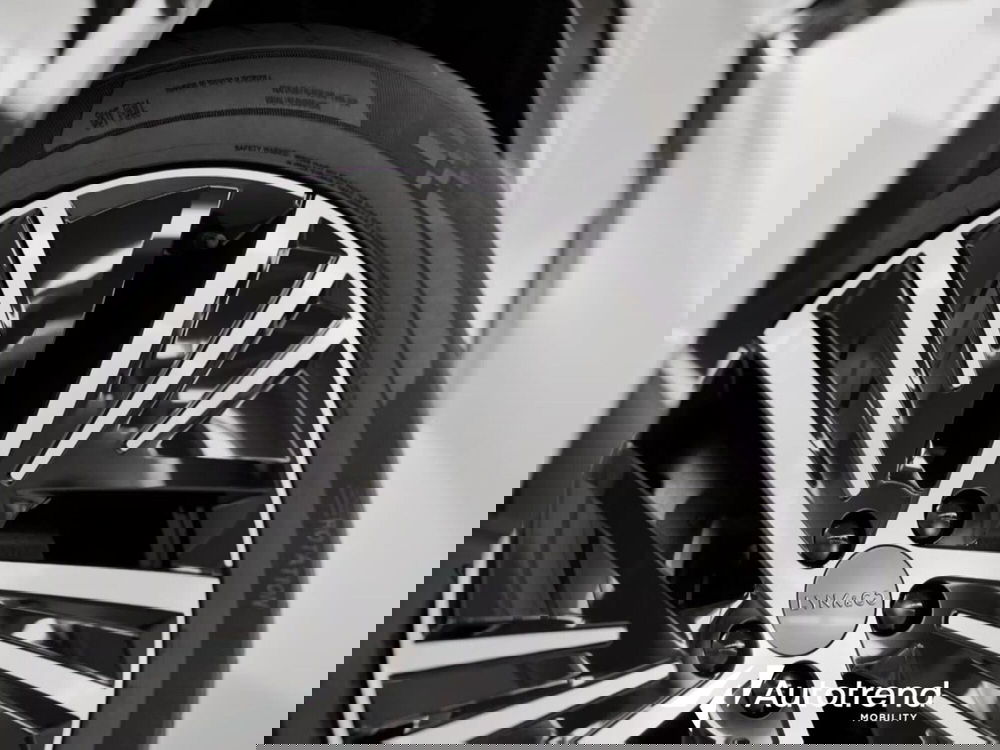 Lynk & Co 08 nuova a Bari (5)