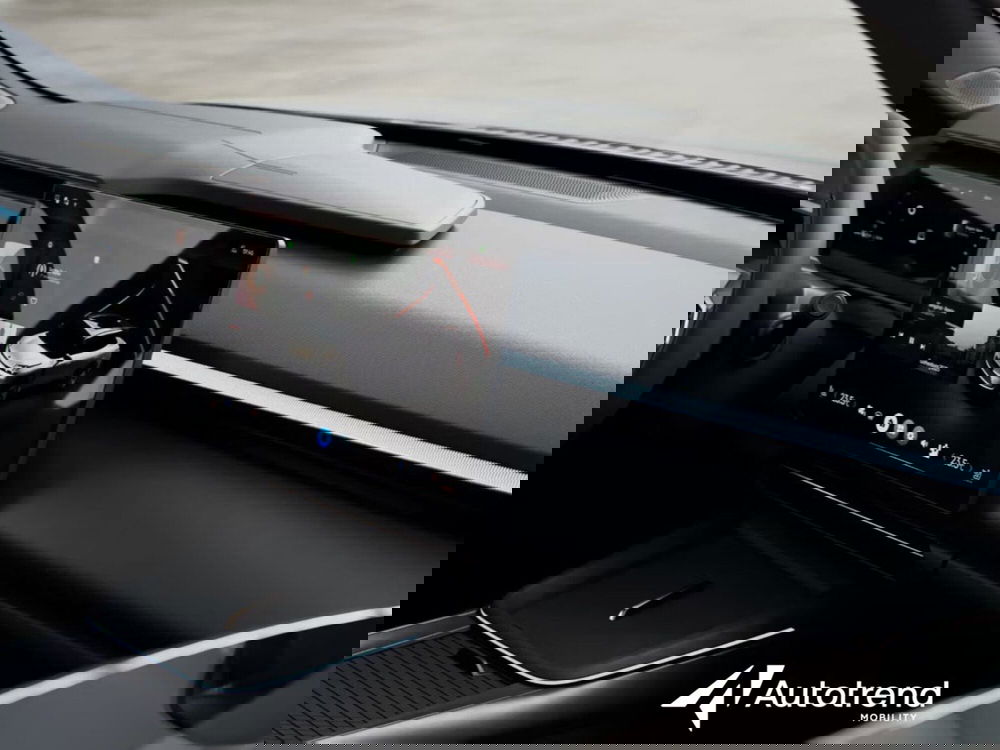 Lynk & Co 08 nuova a Bari (8)