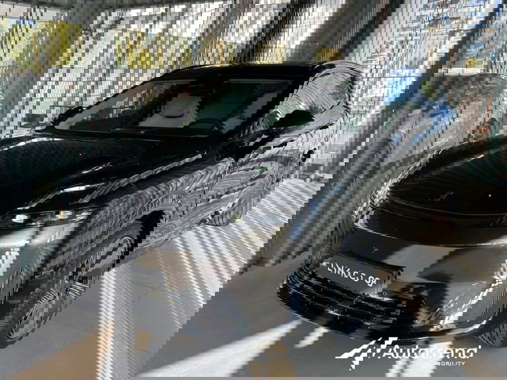 Lynk & Co 08 nuova a Bari