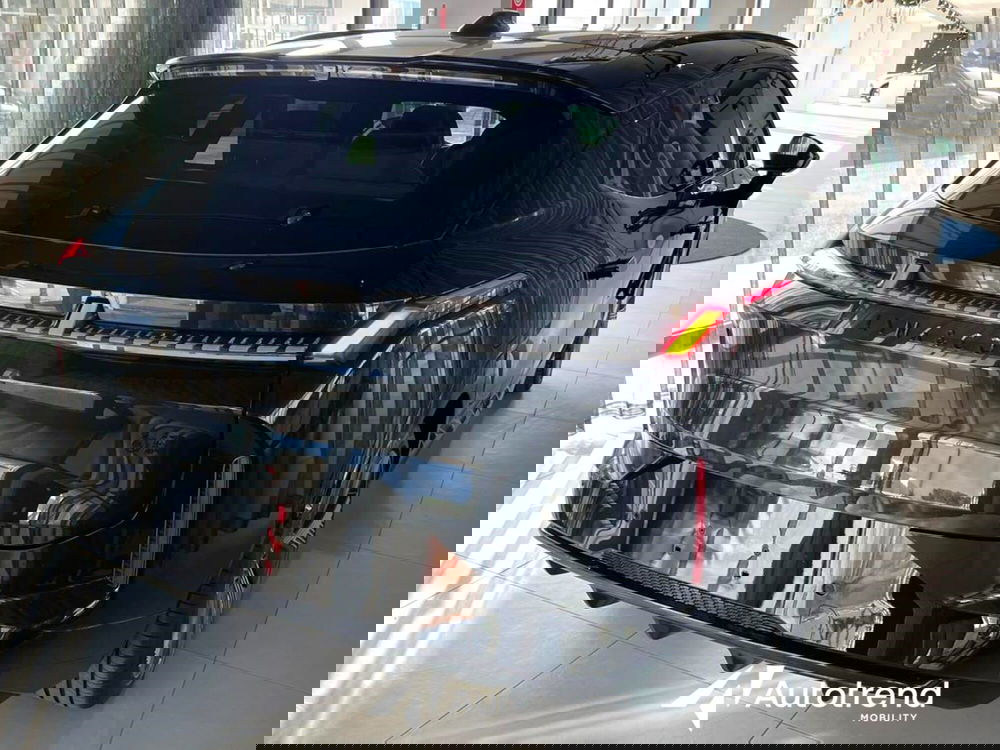 Lynk & Co 08 nuova a Bari (2)