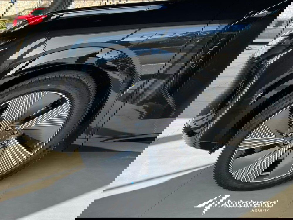 Lynk & Co 08 nuova a Bari (5)