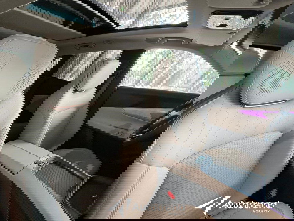 Lynk & Co 08 nuova a Bari (8)