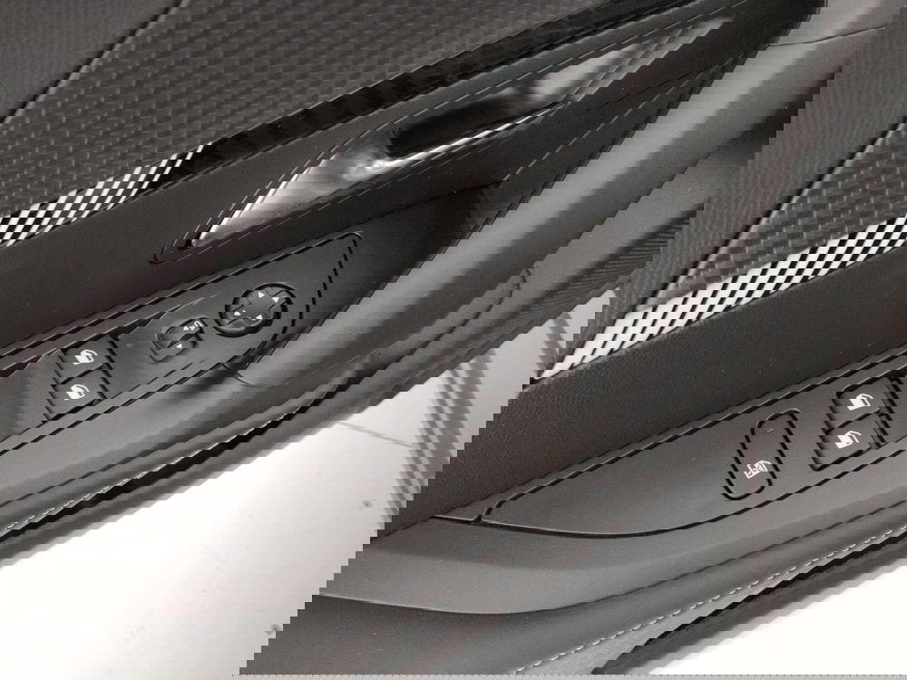 Peugeot 2008 nuova a Caserta (13)