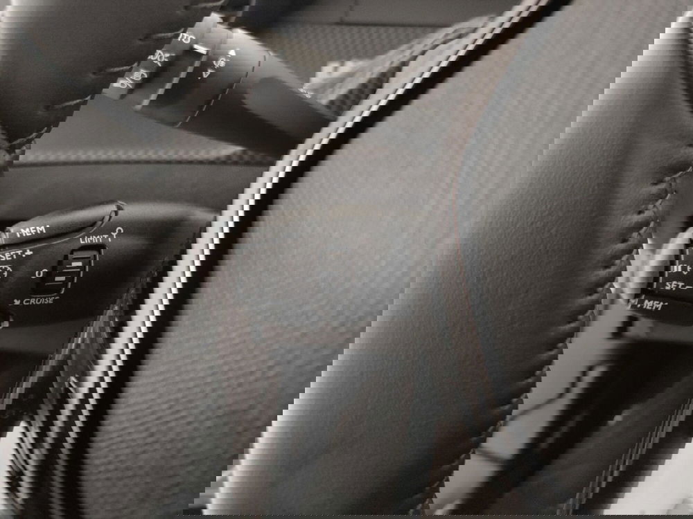 Peugeot 2008 nuova a Caserta (17)