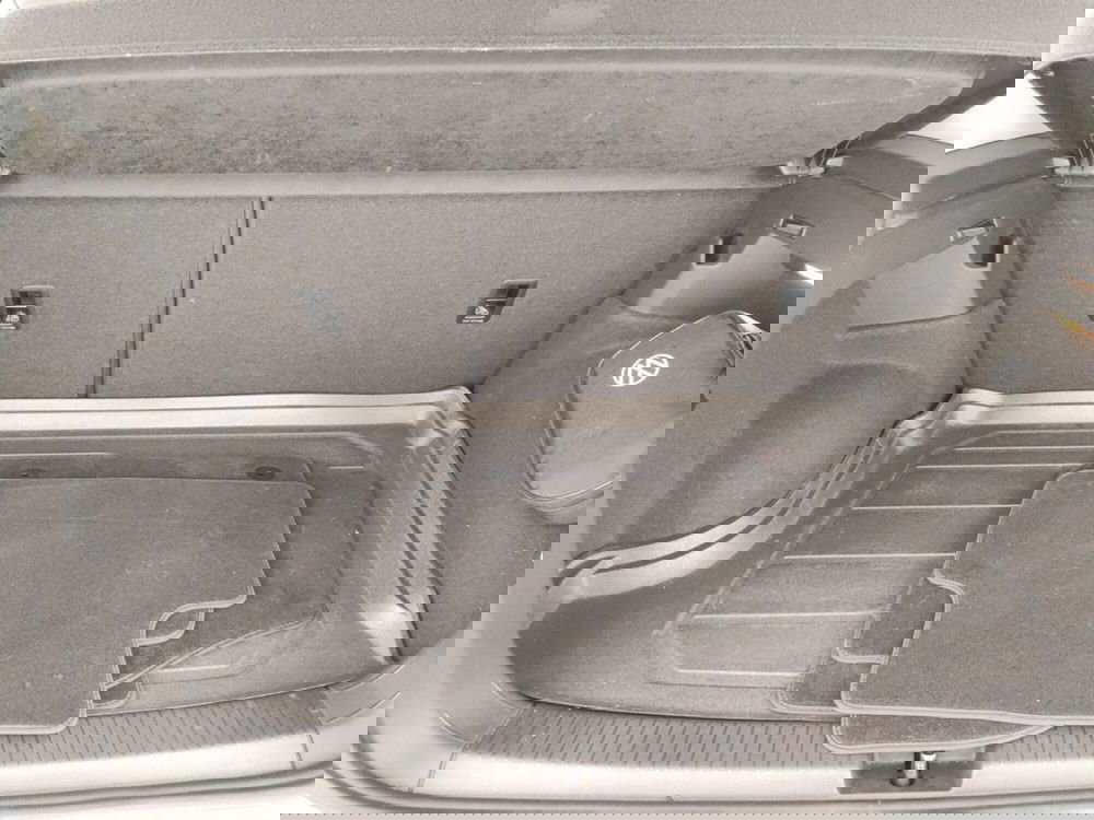 Volkswagen T-Cross usata a Massa-Carrara (16)