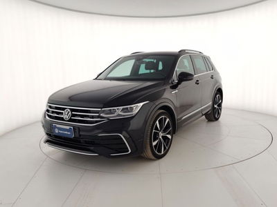 Volkswagen Tiguan 2.0 TDI 150 CV SCR DSG 4MOTION R-Line del 2023 usata a Massa