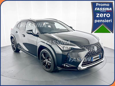 Lexus UX Hybrid 4WD Luxury del 2019 usata a Milano