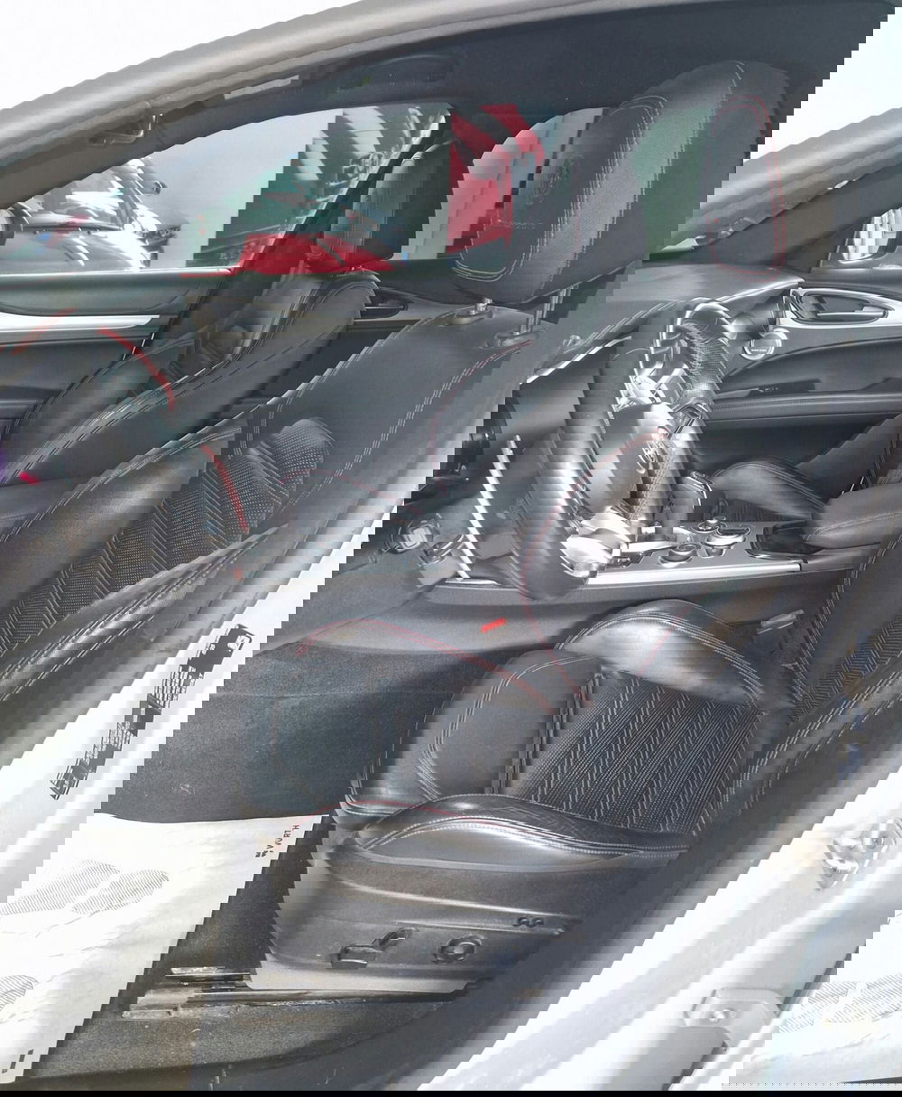 Alfa Romeo Stelvio usata a Terni (7)