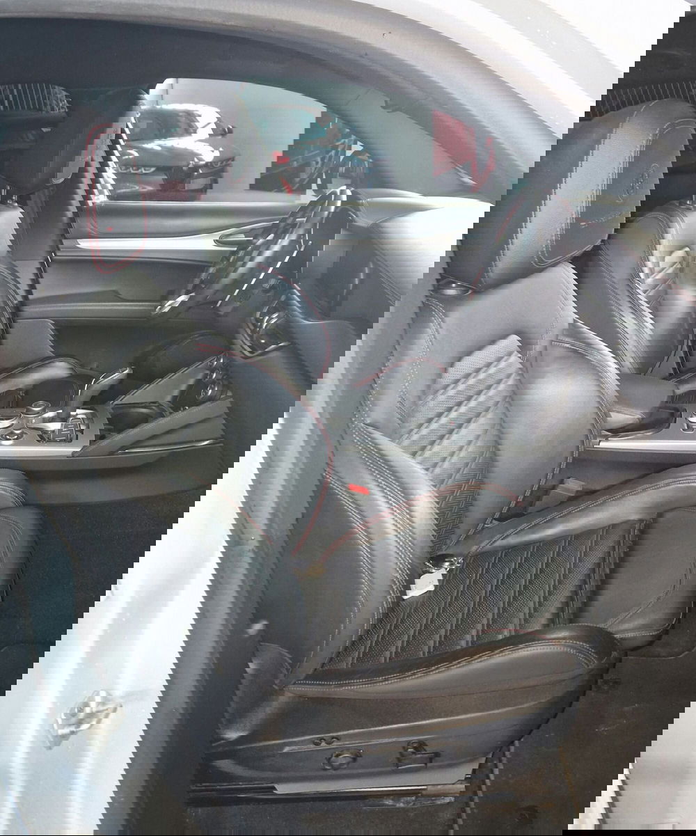 Alfa Romeo Stelvio usata a Terni (8)