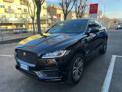 Jaguar F-Pace 2.0 D 240 CV AWD aut. R-Sport del 2018 usata a Casalgrande