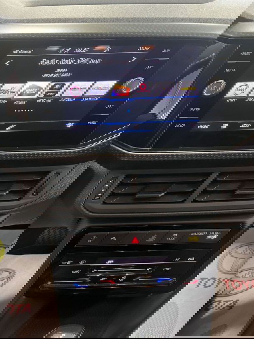 Volkswagen T-Cross usata a Prato (12)