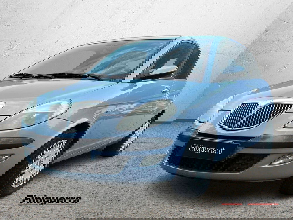 Lancia Ypsilon usata a Sondrio