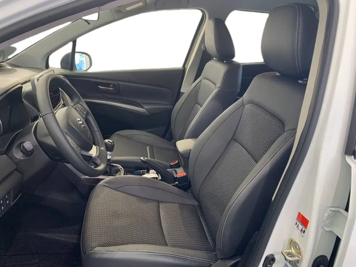 Suzuki S-Cross nuova a Pistoia (8)