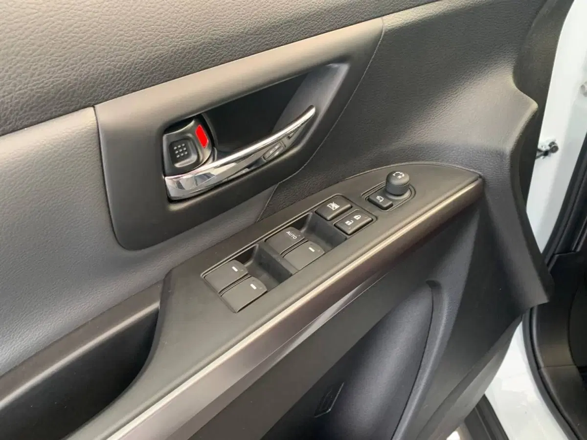Suzuki S-Cross nuova a Pistoia (10)