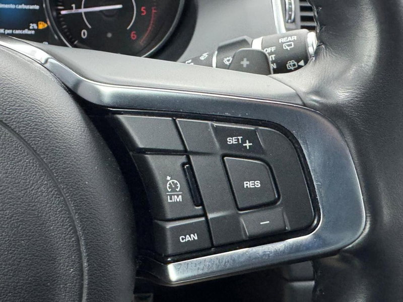 Jaguar E-Pace usata a Como (11)