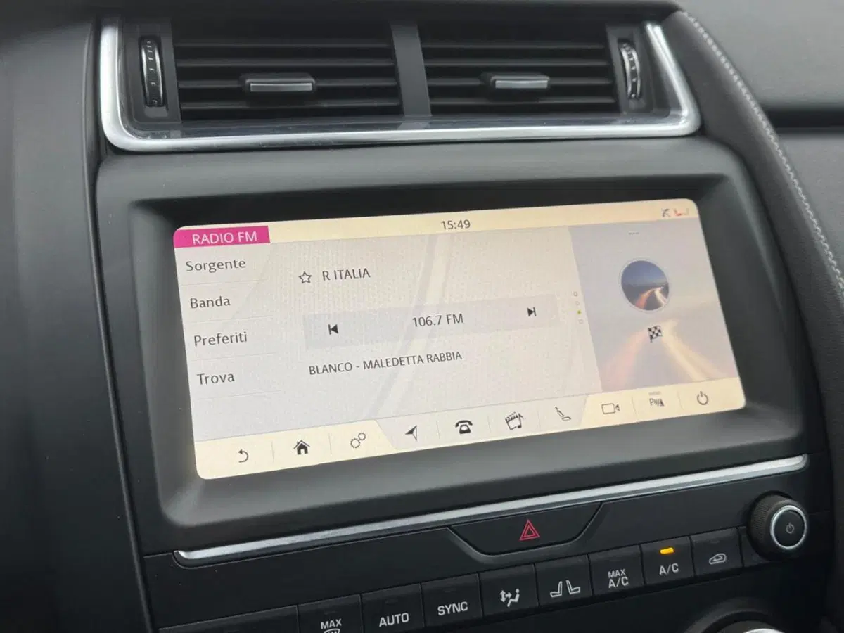 Jaguar E-Pace usata a Como (16)