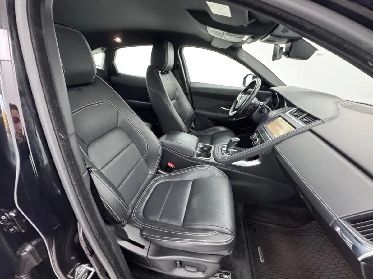 Jaguar E-Pace usata a Como (3)