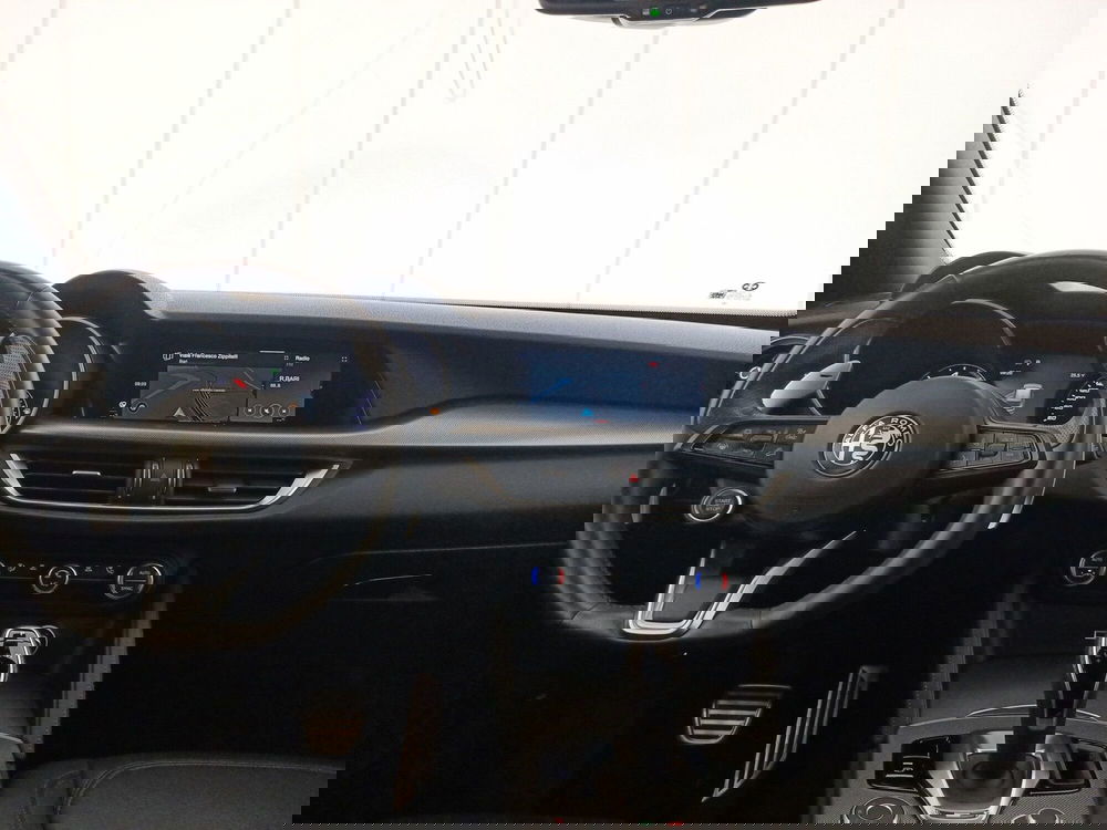 Alfa Romeo Stelvio usata a Bari (10)