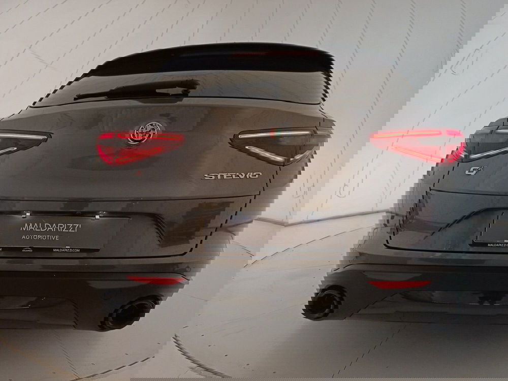 Alfa Romeo Stelvio usata a Bari (14)