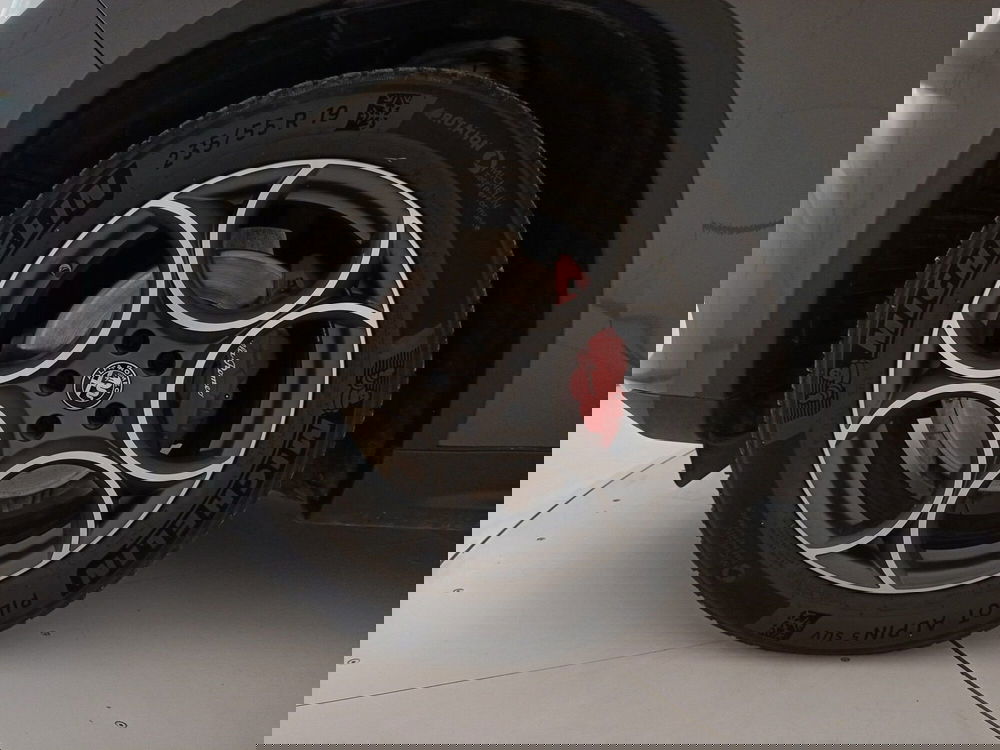 Alfa Romeo Stelvio usata a Bari (15)