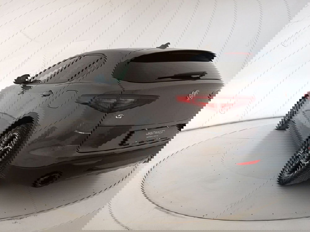 Alfa Romeo Stelvio usata a Bari (4)